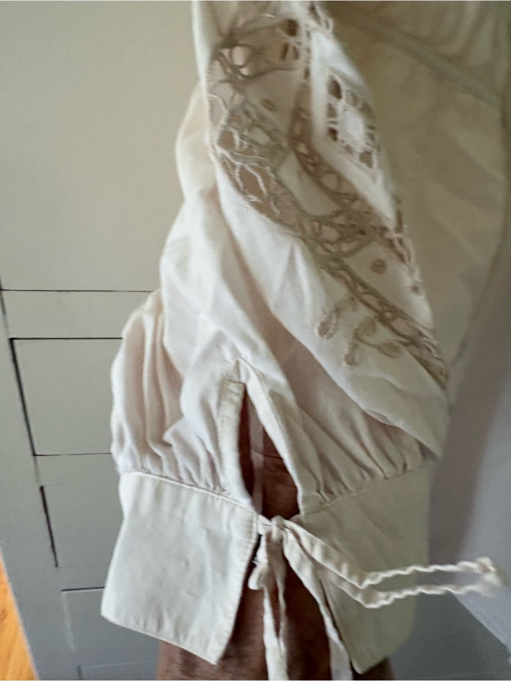 Old Navy White Peasant-Style Embroidered Sleeve Top - Picture 3 of 6